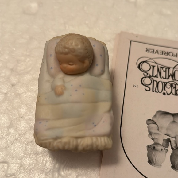 🌟IOB Precious Moments 11 piece Miniature Nativity Set E-2395 like new 🌟 - Picture 10 of 11